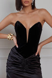 Zwarte Bodycon fluwelen strapless gerimpelde korte cocktailjurk