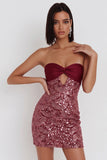 Bordeauxrode pailletten bodycon strapless korte cocktailjurk met uitsnede