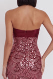 Bordeauxrode pailletten bodycon strapless korte cocktailjurk met uitsnede