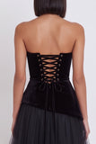 Zwarte A-lijn strapless fluwelen tule midi cocktailjurk