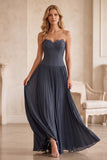 Grijsblauwe A-lijn chiffon geplooide strapless lange trouwjurk met kant