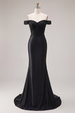 Off-the-shoulder zwarte zeemeermin-appliqueerde satijnen galajurk