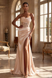 Strapless champagne zeemeermin met kralen, gerimpelde lange galajurk met split
