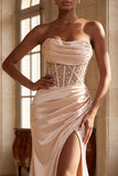 Strapless champagne zeemeermin met kralen, gerimpelde lange galajurk met split