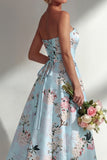 Bloemenblauwe A-lijn strapless bedrukte lange bruidsmeisjesjurk