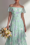 Groene lange bruidsmeisjesjurk met een lijn chiffon met off-shoulder print bloemenjurk en ruches