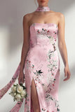 Zeemeerminroze strapless bloemenprint lange bruidsmeisjesjurk met split