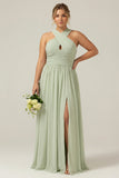 Dusty Sage A Line halter Chiffon geplooide lange plusmaat bruidsmeisjesjurk met split