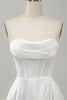 Afbeelding in Gallery-weergave laden, Elegante witte A Line strapless geplooide Sweep Train bruidsjurk met split