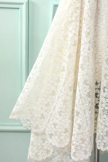 Witte kanten asymmetrishe jurk