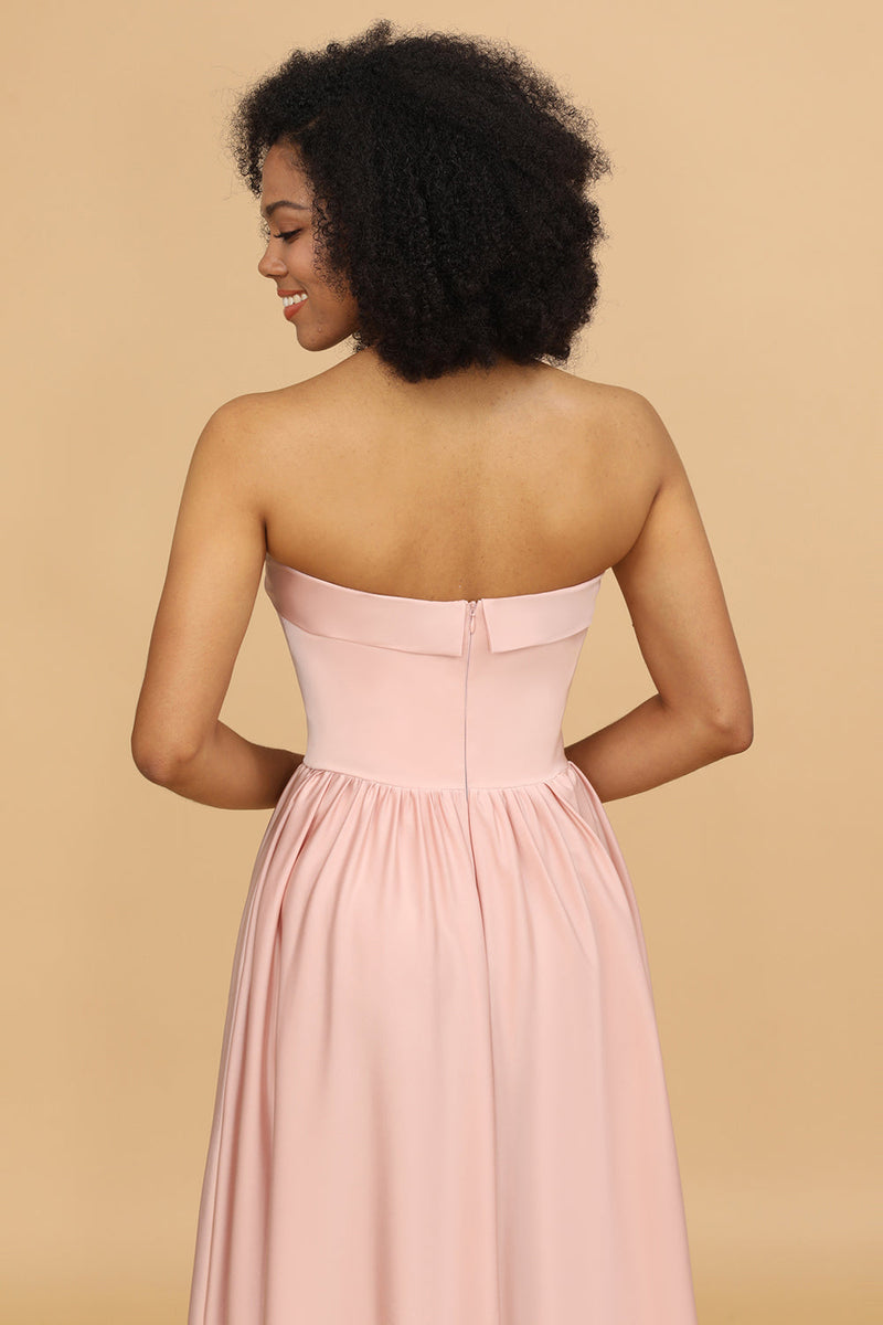 Afbeelding in Gallery-weergave laden, A lijn strapless blush satijn lange bruidsmeisje jurk