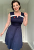 Afbeelding in Gallery-weergave laden, Marineblauwe jaren 50 jurk met asymmetrische hals