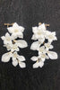 Afbeelding in Gallery-weergave laden, Witte Flower Drop Oorbellen