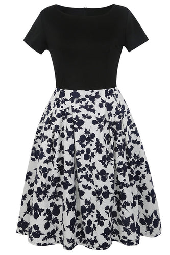 Boothals bedrukte zwarte jaren 1950 jurk met korte mouwen