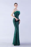 Donkergroene strapless pailletten schede formele jurk met veer