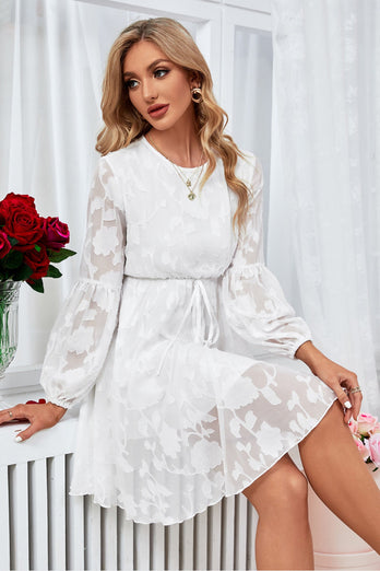Witte A-lijn casual jurk met ronde hals en lange mouwen