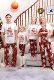 Familie bijpassende kerstpyjama met rode plaid