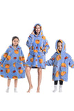 Zwarte aardbei familie bijpassende flanel oversized draagbare hoodie deken sweatshirt