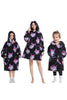 Afbeelding in Gallery-weergave laden, Zwarte aardbei familie bijpassende flanel oversized draagbare hoodie deken sweatshirt