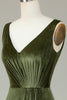 Afbeelding in Gallery-weergave laden, V-hals mouwloze olijffluwelen bruidsmeisjesjurk
