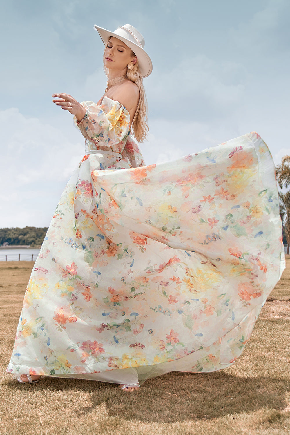 Charmante A Line Sweetheart Ivory Floral Sweep Train Bruidsjurk met mouwen