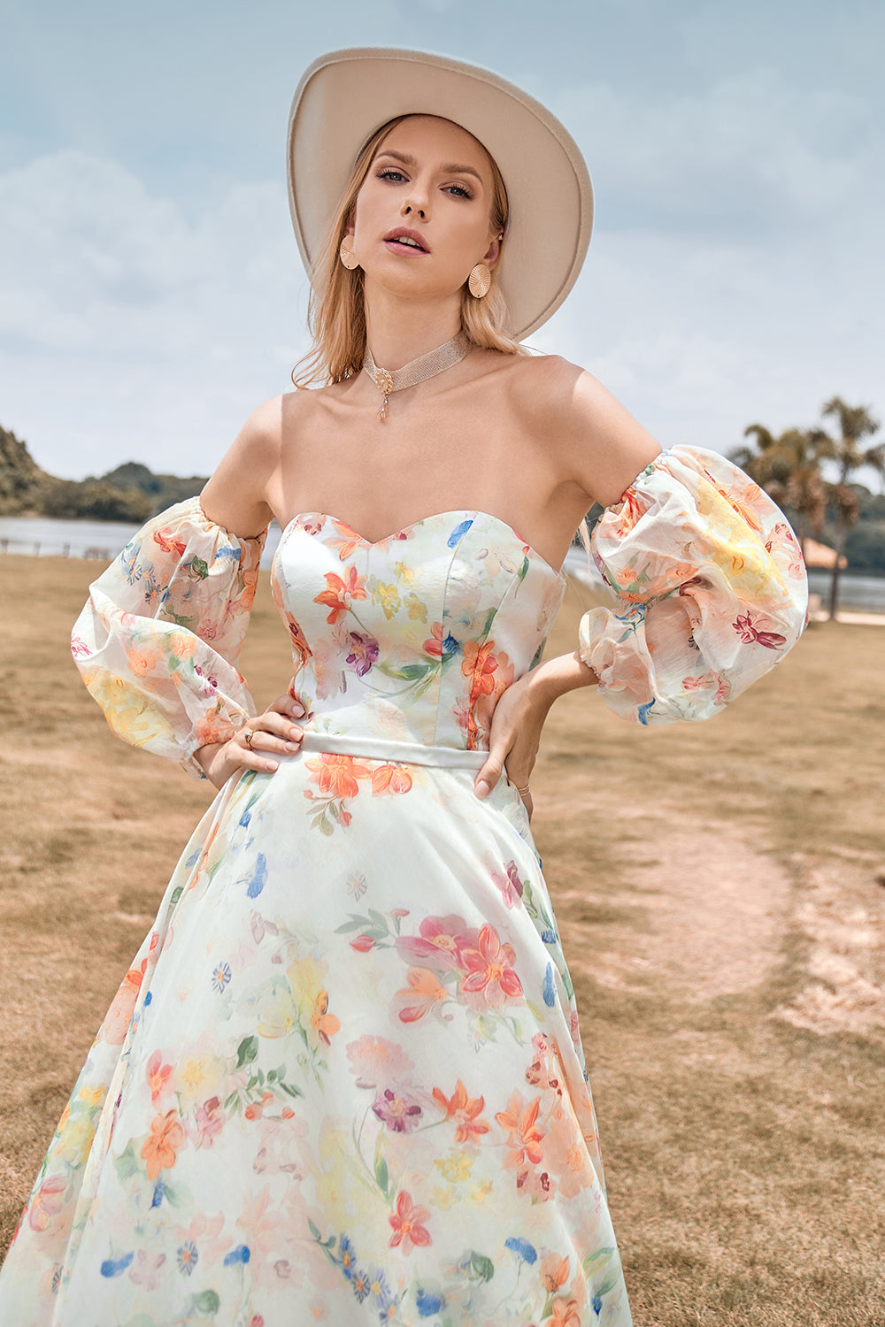 Charmante A Line Sweetheart Ivory Floral Sweep Train Bruidsjurk met mouwen