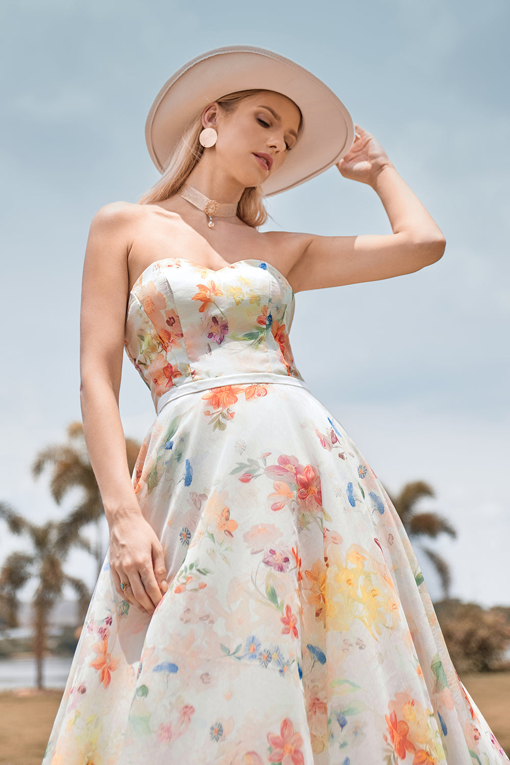 Charmante A Line Sweetheart Ivory Floral Sweep Train Bruidsjurk met mouwen