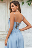 Charmante A Line Spaghetti Straps Dusty Blue Long Bridesmaid Jurk met Criss Cross Back