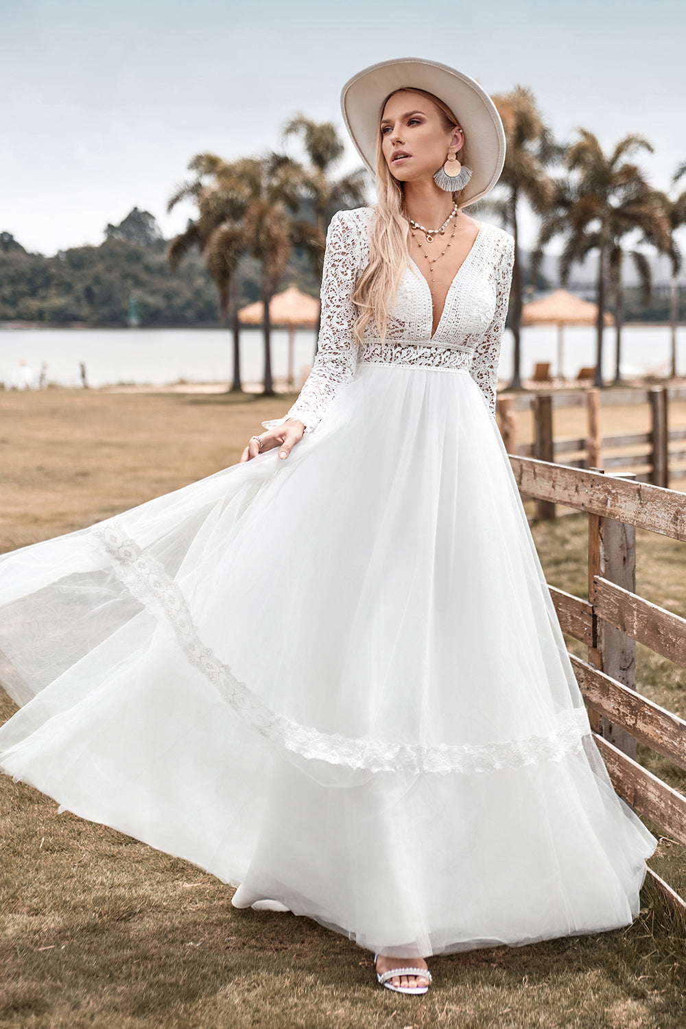 Kant Lange Mouwen Diepe V-hals Boho Trouwjurk met Backless