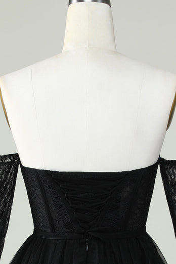 Een lijn off the shoulder zwarte korset homecoming jurk met lange mouwen