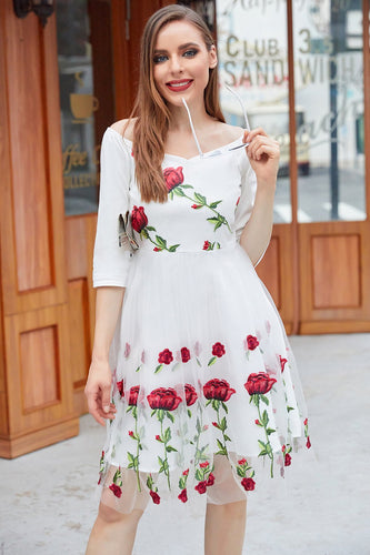 Witte V hals vintage jurk met rose borduurwerk