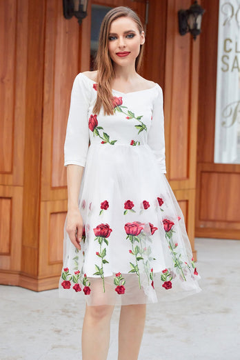 Witte V hals vintage jurk met rose borduurwerk